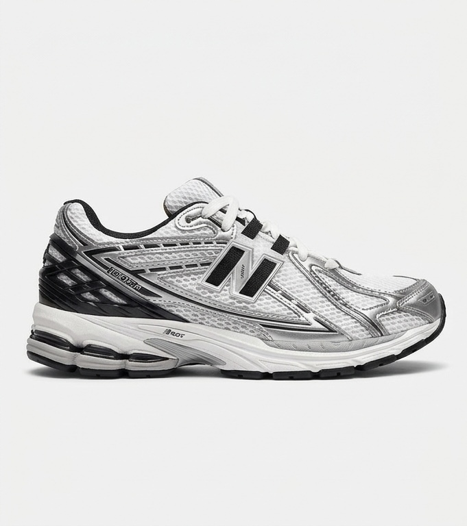 New Balance 1906R Seitenansicht in Silber